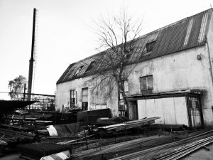 Zabudowania huty szkła "Staszic" w Dąbrowie Górniczej (2016), źródło: wikimedia.commons, autor: Olo81